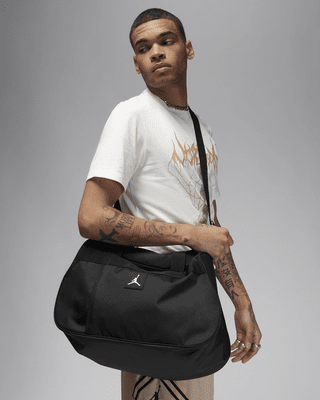 Jordan Essentials Duffel Bag (30L). Nike LU